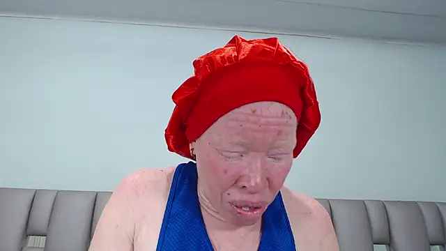 Kittywhiteass online show from 09/21/25, 06:48