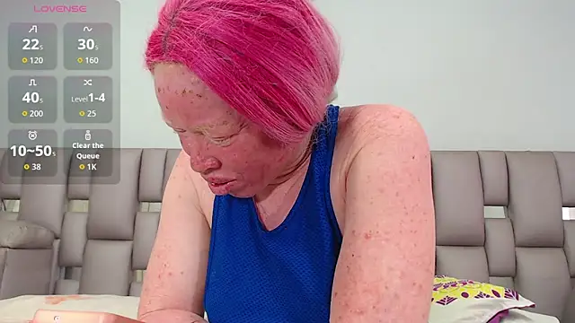 Kittywhiteass online show from 11/12/25, 02:39