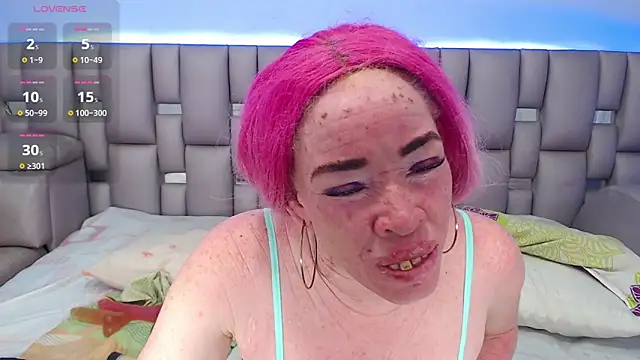 Kittywhiteass online show from 11/27/25, 04:03