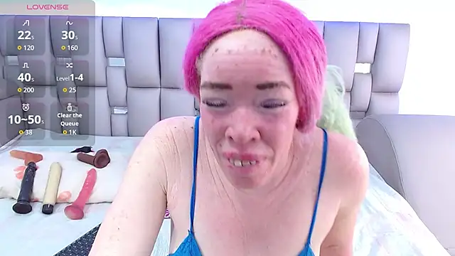 Kittywhiteass online show from 12/13/25, 08:04