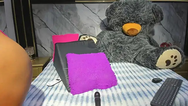 Niyirey1 online show from 11/13/25, 12:37