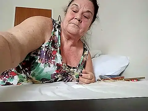 Yaya Mineira online show from 09/26/25, 03:27