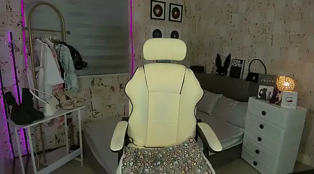 AlexandraMooree online show from 03/20/25, 09:37