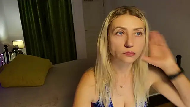 ZoeGrant online show from 11/12/25, 08:41