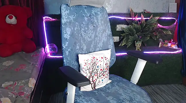 Beyond Cuteness  online show from 02/22/25, 07:25