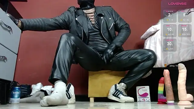 TomLover 12 online show from 01/29/25, 03:01