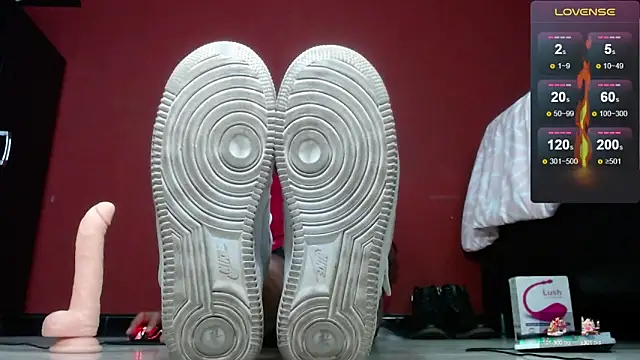 TomLover 12 online show from 02/06/25, 11:37