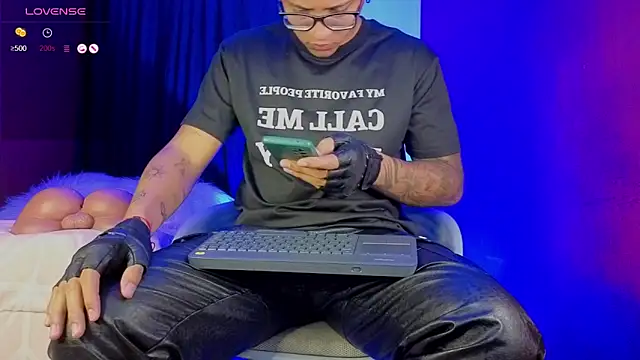 TomLover 12 online show from 10/05/25, 11:35