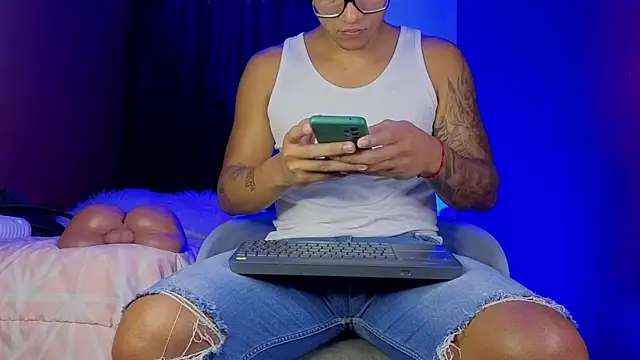 TomLover 12 online show from 10/08/25, 12:19