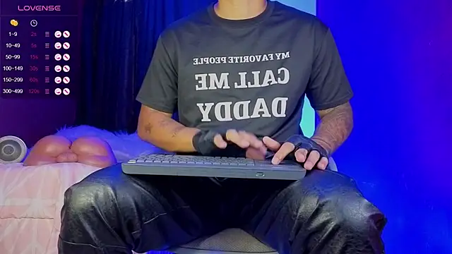 TomLover 12 online show from 10/09/25, 12:25