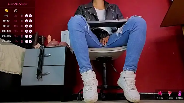 TomLover 12 online show from 10/29/25, 01:52