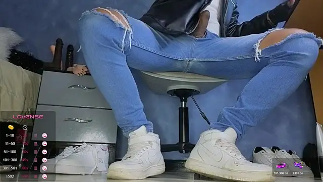 TomLover 12 online show from 02/11/26, 12:26