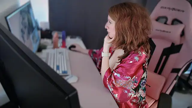 Snapshot of Exotic-Desire chatting on 01/22/25, 11:12 Exotic-Desire online show from 01/22/25, 11:12