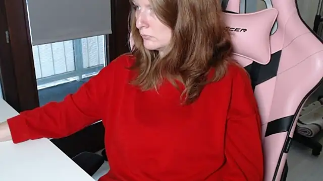 Snapshot of Exotic-Desire chatting on 10/06/25, 08:12 Exotic-Desire online show from 10/06/25, 08:12