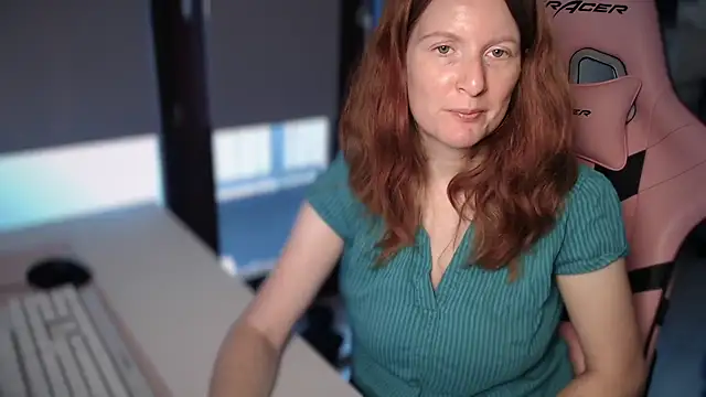 Snapshot of Exotic-Desire chatting on 10/07/25, 08:00 Exotic-Desire online show from 10/07/25, 08:00