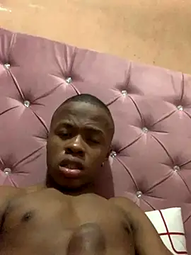 Snapshot of LA_DIVAZAXX chatting on 10/31/25, 04:02 LA DIVAZAXX online show from 10/31/25, 04:02