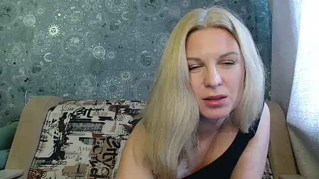 BlondeFox online show from 10/13/25, 04:23