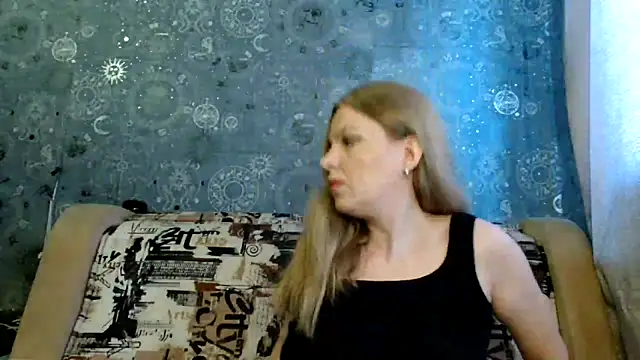 Snapshot of BlondeFox chatting on 04/26/26, 02:20 BlondeFox online show from 04/26/26, 02:20