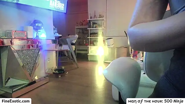 Snapshot of Vesaaa chatting on 02/19/25, 07:39 Vesaaa online show from 02/19/25, 07:39