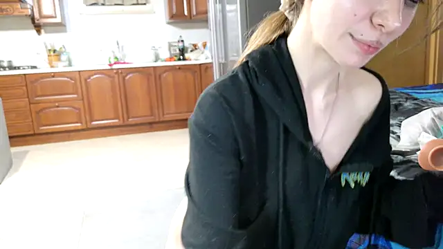 Snapshot of Miaelis chatting on 01/21/25, 09:15 Miaelis online show from 01/21/25, 09:15