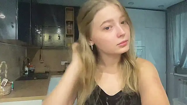 Snapshot of CharmingSarah chatting on 09/10/25, 03:12 CharmingSarah online show from 09/10/25, 03:12