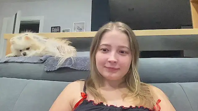 Snapshot of CharmingSarah chatting on 09/17/25, 04:30 CharmingSarah online show from 09/17/25, 04:30