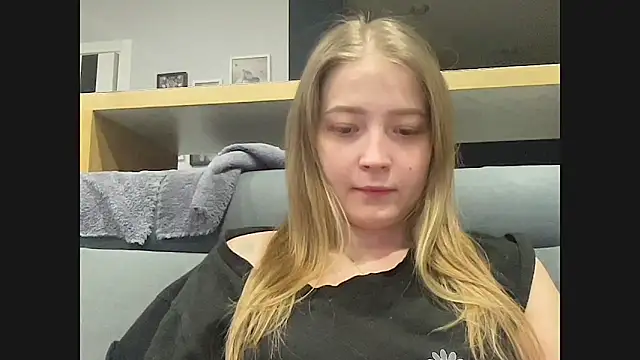 Snapshot of CharmingSarah chatting on 02/25/26, 05:33 CharmingSarah online show from 02/25/26, 05:33