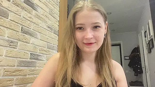 Snapshot of CharmingSarah chatting on 03/26/26, 04:45 CharmingSarah online show from 03/26/26, 04:45