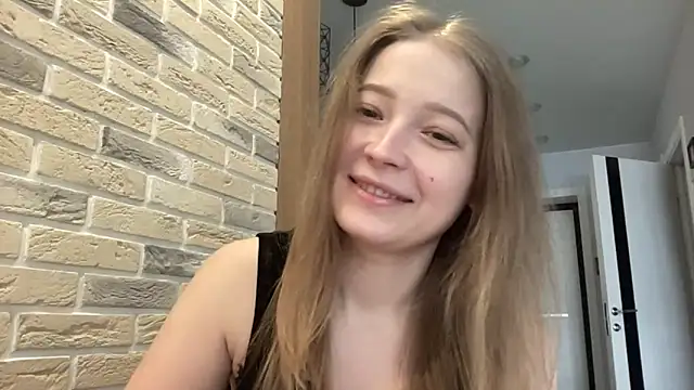 Snapshot of CharmingSarah chatting on 04/25/26, 10:18 CharmingSarah online show from 04/25/26, 10:18
