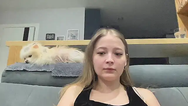 Snapshot of CharmingSarah chatting on 04/29/26, 04:22 CharmingSarah online show from 04/29/26, 04:22