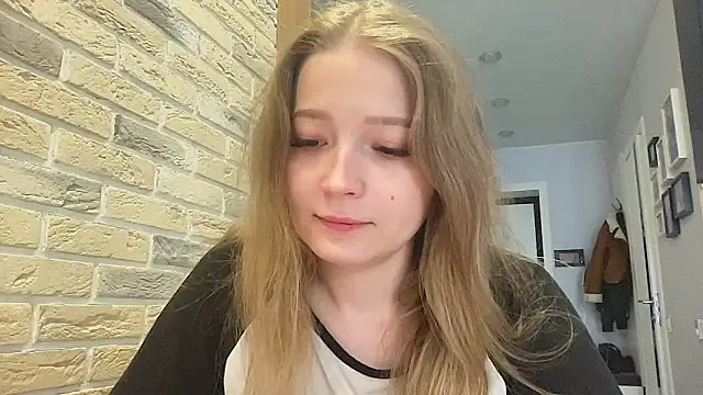 Snapshot of CharmingSarah chatting on 05/06/26, 02:00 CharmingSarah online show from 05/06/26, 02:00