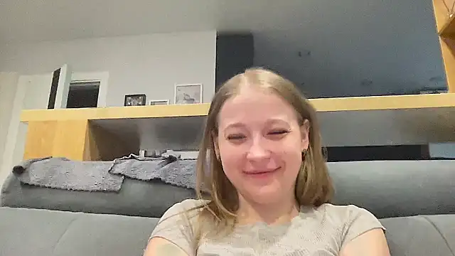 Snapshot of CharmingSarah chatting on 05/28/26, 04:37 CharmingSarah online show from 05/28/26, 04:37