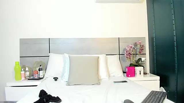 EmmaSmith2 online show from 04/08/26, 01:49