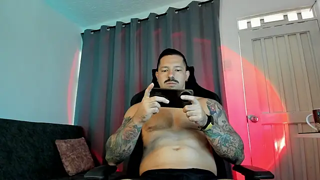 Snapshot of Pierre_Vidal chatting on 10/19/25, 02:18 Pierre Vidal online show from 10/19/25, 02:18