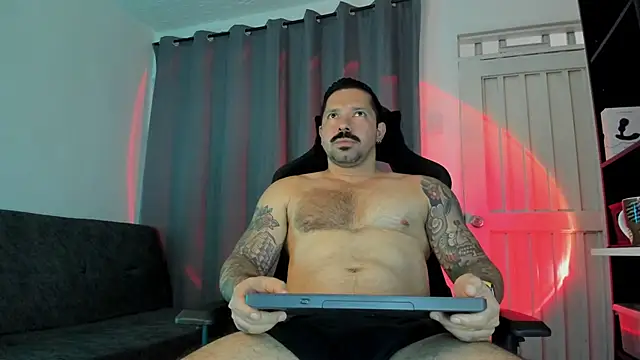 Snapshot of Pierre_Vidal chatting on 11/19/25, 09:37 Pierre Vidal online show from 11/19/25, 09:37