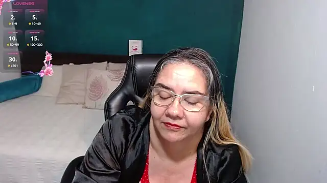 Snapshot of scaelettdubois chatting on 03/07/25, 05:40 scaelettdubois online show from 03/07/25, 05:40