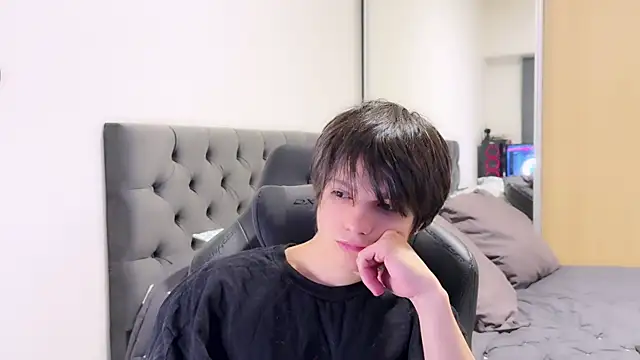 SasukeUhchiaa online show from 01/05/25, 03:00