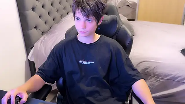 SasukeUhchiaa online show from 02/20/25, 01:25