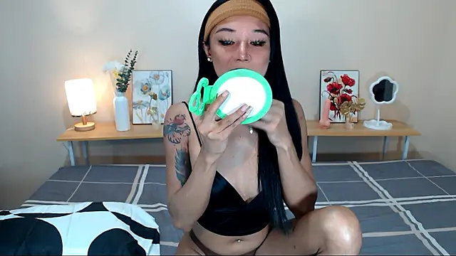 Snapshot of CheskaVenice5 chatting on 12/02/24, 07:25 CheskaVenice5 online show from 12/02/24, 07:25