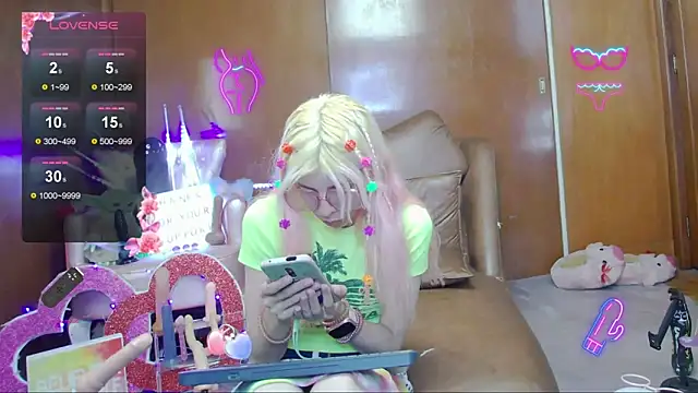 Skinygirl online show from 11/12/25, 11:58