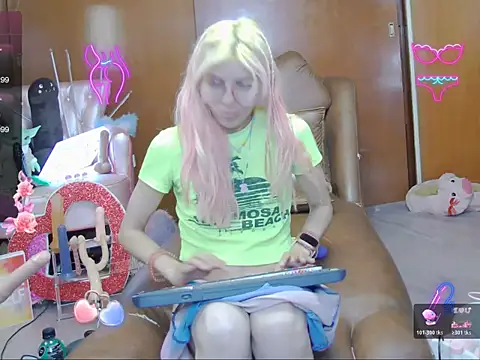 Skinygirl online show from 11/17/25, 11:43