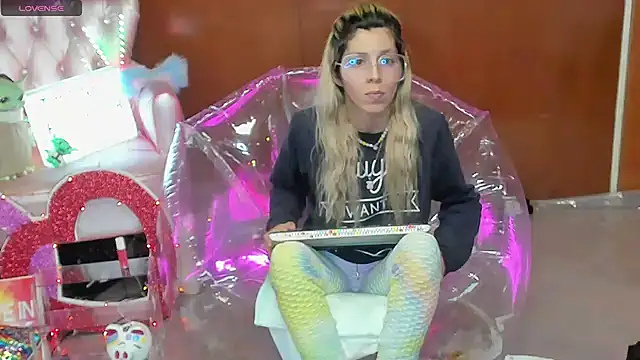 Skinygirl online show from 03/06/26, 11:45