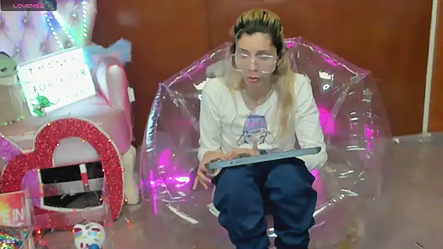 Skinygirl online show from 03/10/26, 12:04