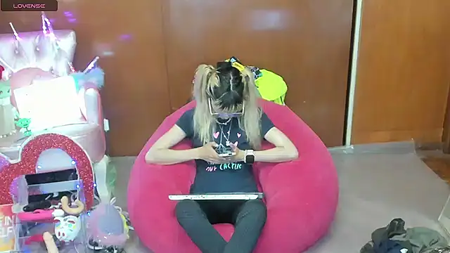 Skinygirl online show from 04/16/26, 10:45