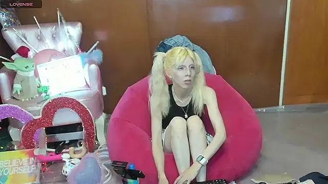 Snapshot of Skinygirl chatting on 05/01/26, 10:36 Skinygirl online show from 05/01/26, 10:36