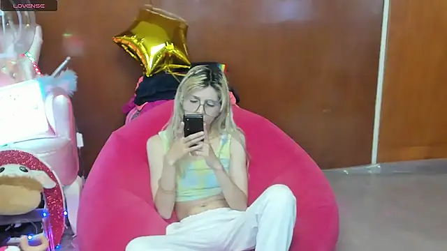 Skinygirl online show from 07/21/26, 11:18