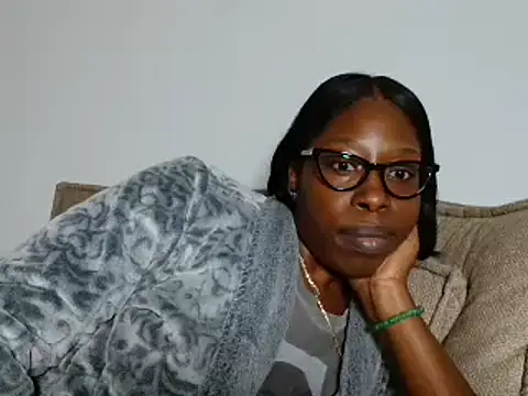 MadamIndigo online show from 11/19/25, 04:01