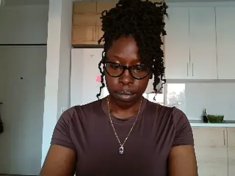 MadamIndigo online show from 04/18/26, 04:00