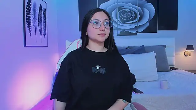 lucy neil online show from 03/07/25, 07:05