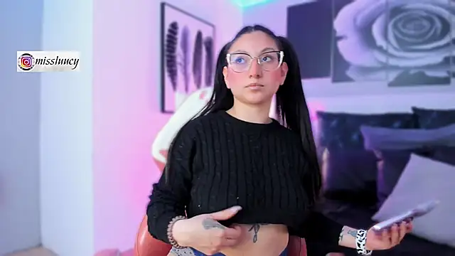 lucy neil online show from 09/22/25, 07:05